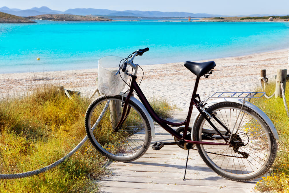 Bicicletta sulla spiaggia di Formentera