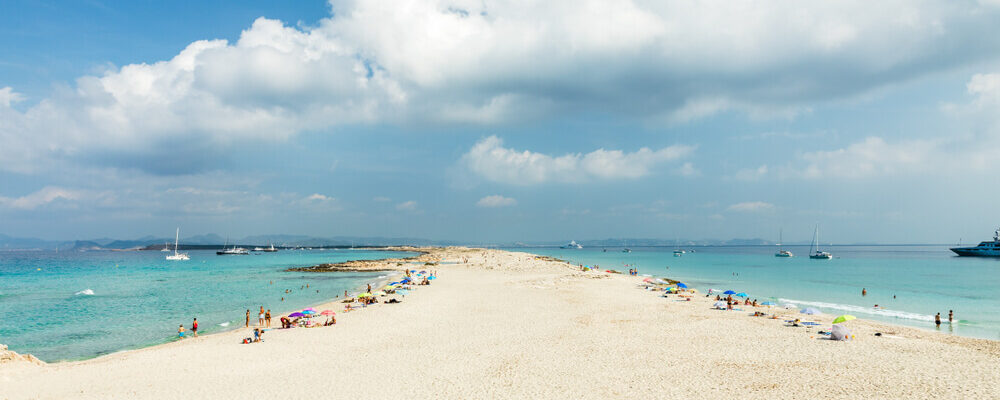 spiaggia di Ses Illetes a Formentera lunga circa 450 metri