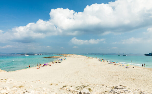 spiaggia di Ses Illetes a Formentera lunga circa 450 metri