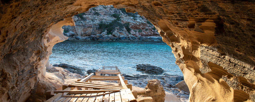 Romanticismo e piacere sulle spiagge di Formentera: il fascino del turismo italiano